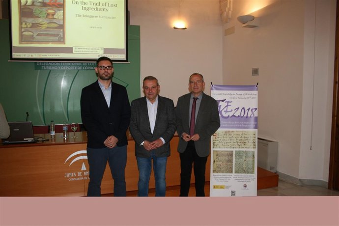 Alcalde (centro), en la inauguración del encuentro