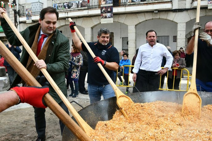 Núñez, PP, en Castillo de Bayuela (Toledo)