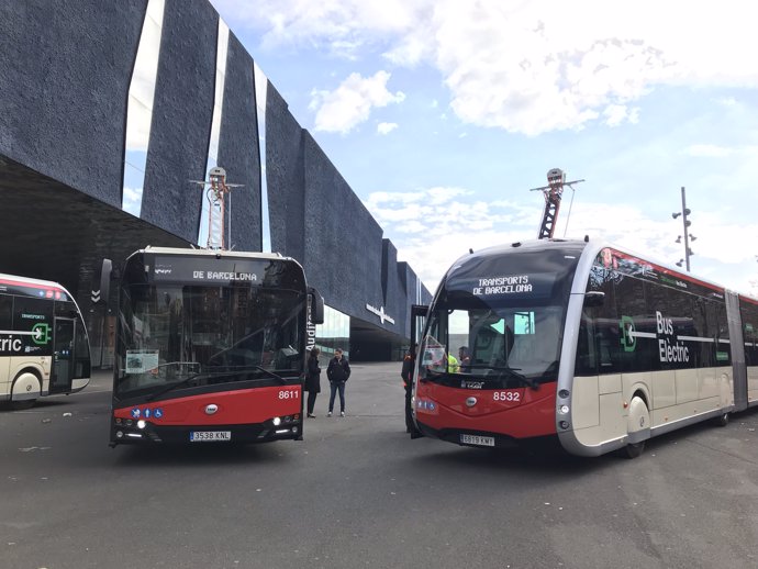 Nous autobusos elèctrics articulats de TMB