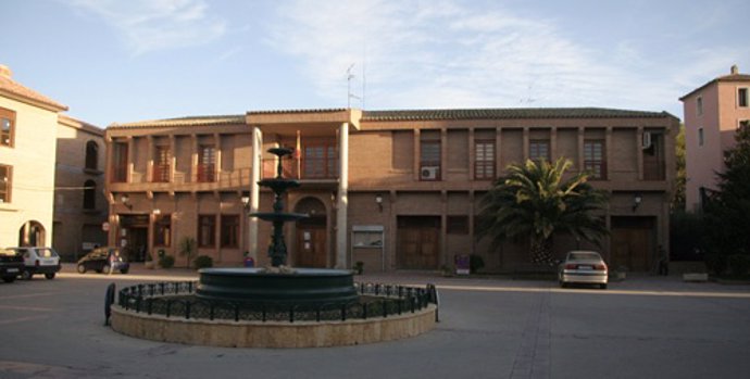 Fachada Del Ayuntamiento De Pinseque