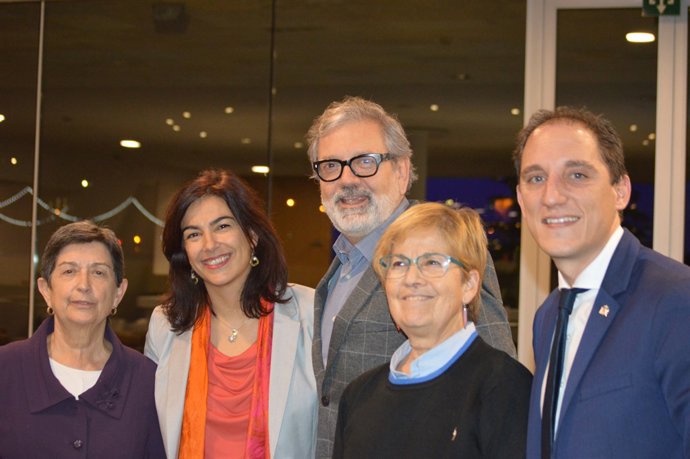 Teresa Cunillera i Maria José Rienda amb Fèlix Larrosa, M.Parra i J.Crespín