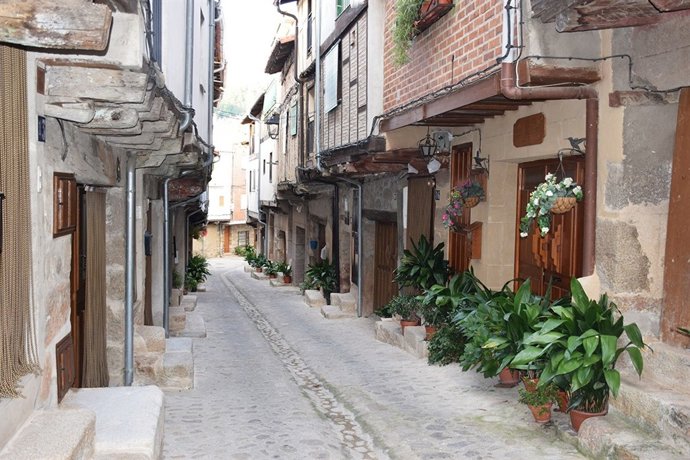 Una calle de San Martín de Trevejo