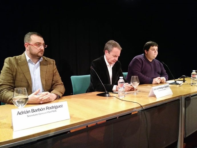 José Luis Rodríguez Zapatero en el centro.