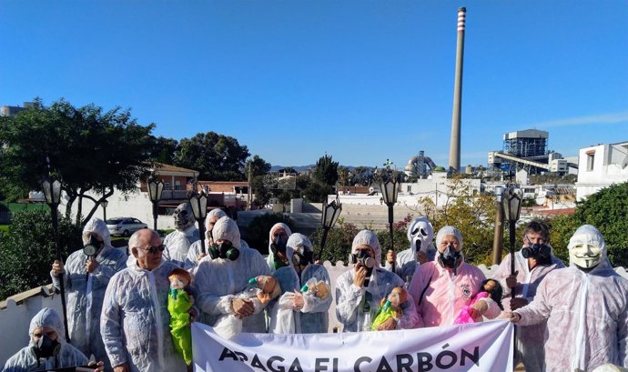 Protesta de Verdemar en la central térmica de carbón de Los Barrios