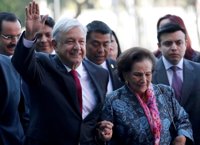 López Obrador jura como presidente de México con la promesa de transformar el país