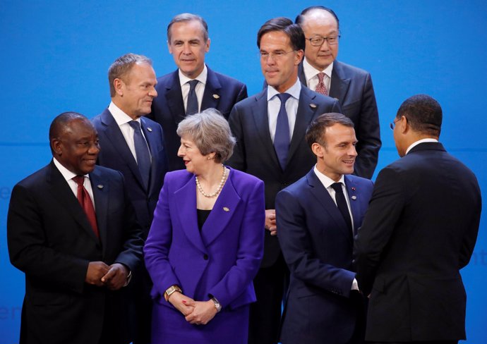Líderes mundiales posan en la foto de familia del G20