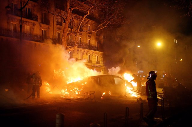 Disturbios durante las protestas de los "chalecos amarillos" en París