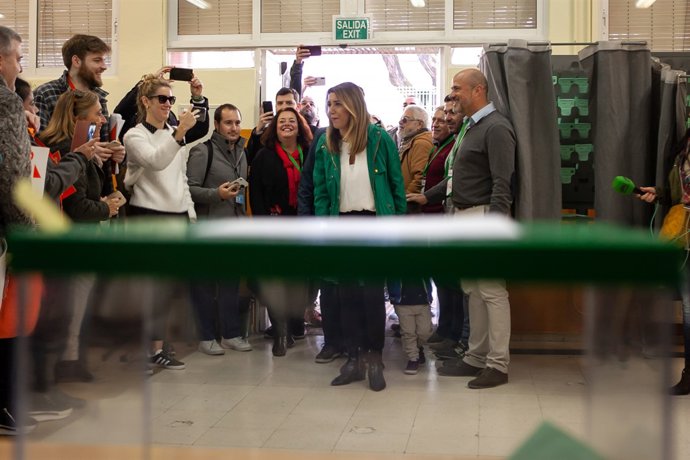 Susana Díaz acudeix a votar en les eleccions del 2 de desembre