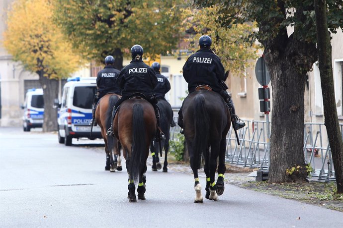 Policías a caballo en Alemania