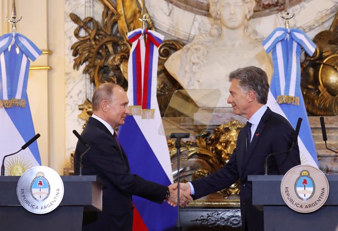 Russia's President Vladimir Putin shakes hands with Argentina's President Mauric