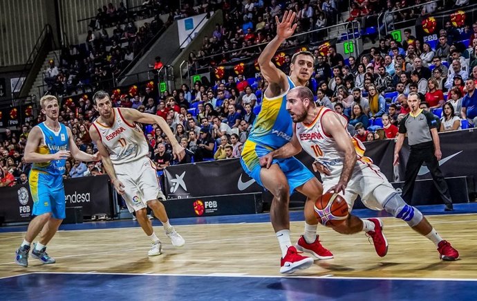 Quino Colom, en un partido de la selección española de baloncesto