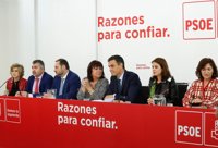 Pedro Sánchez sigue con su equipo desde Ferraz la noche electoral