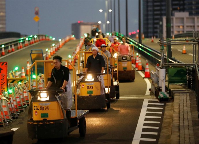 Trabajadores en el mercado Toyosu, en Japón.
