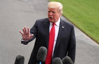 Trump pide al primer ministro de Pakistán su ayuda a las conversaciones de paz en Afganistán