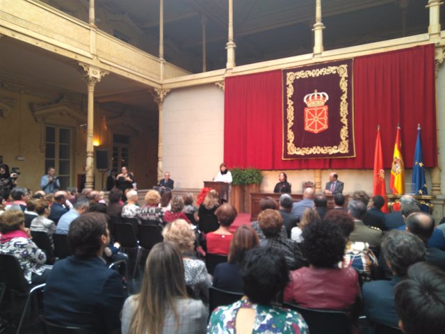 Barkos en su intervención en el acto de entrega de la Medalla de Oro de Navarra