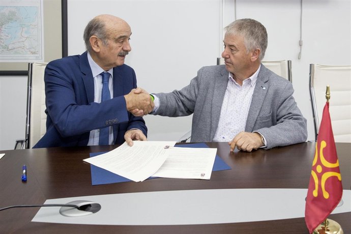 Mazón con alcalde de Villaescusa