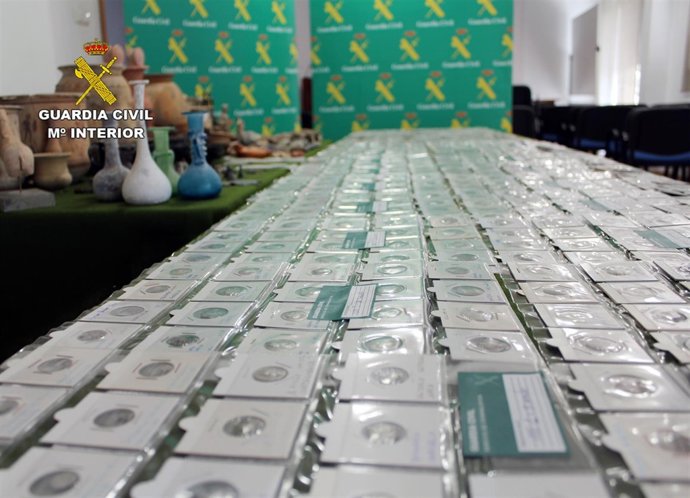 Guardia Civil recupera cerca de un millar de piezas arqueológicas