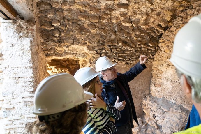 Visita de las excavaciones del Anfiteatro Romano