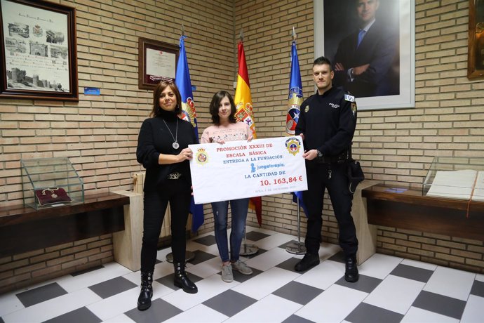 Donación de alumnos de Policía a la Fundación Juegaterapia.