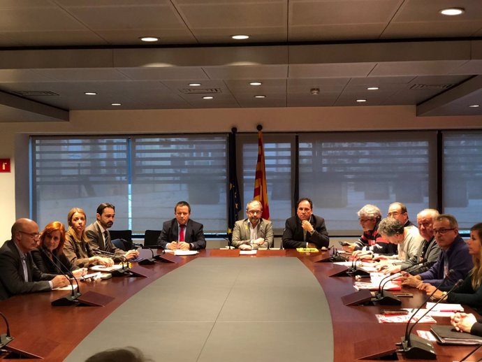 Reunión de mediación entre sindicatos y Generalitat