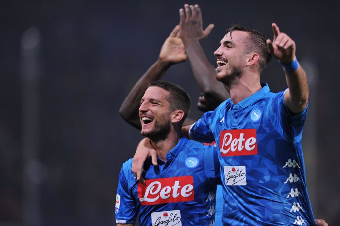 El Nápoles mete presión a la Juve con fortuna, Dries Mertens y Fabián