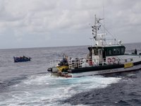 Rescatados 239 migrantes en siete pateras de aguas andaluzas este lunes