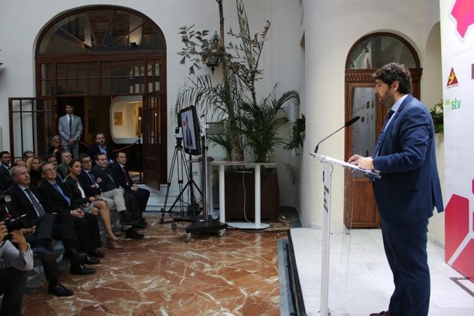 Fernando López Miras participa en el Foro Nueva Murcia