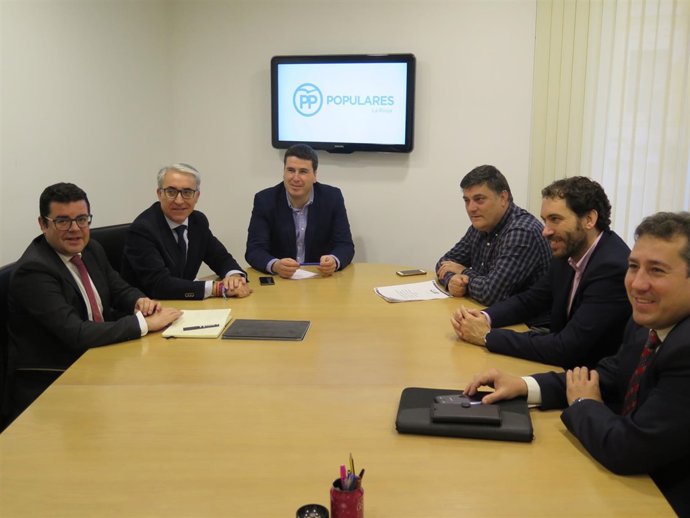 Reunión en el PP con trabajadores autónomos