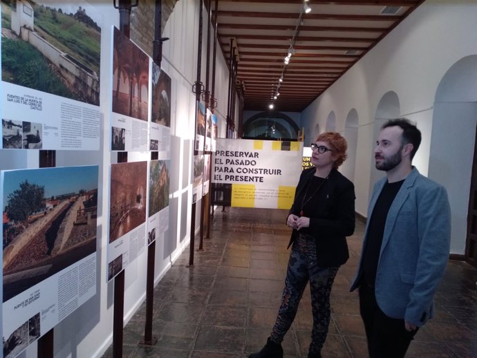 Ruz y Anaya visitan la exposición 'Zona de Obras'