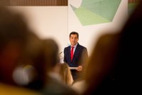 Moreno, sobre la posibilidad de dar consejerías a Vox: "eso forma parte de una negociación que no se ha producido"