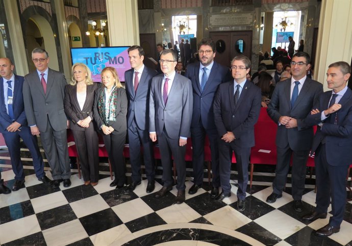 Jornada profesional para analizar la situación del sector turístico en la Región