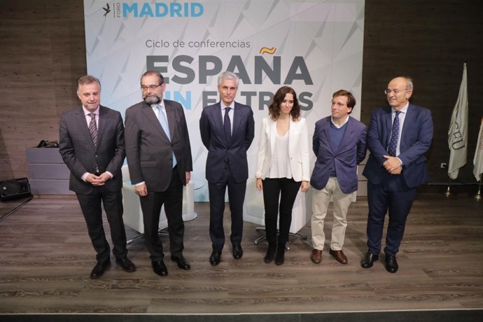 Adolfo Suárez Illana Isabel Díaz Ayuso y José Luis Martínez Almeida