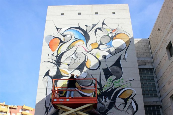 Obra de Curro Leyton para la ruta de murales de Estepona