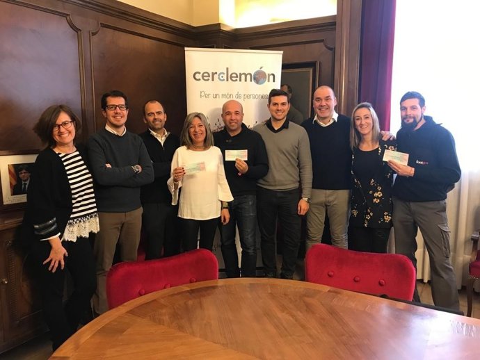 Membres de Cerclemón amb les tres associacions contra el càncer infantil