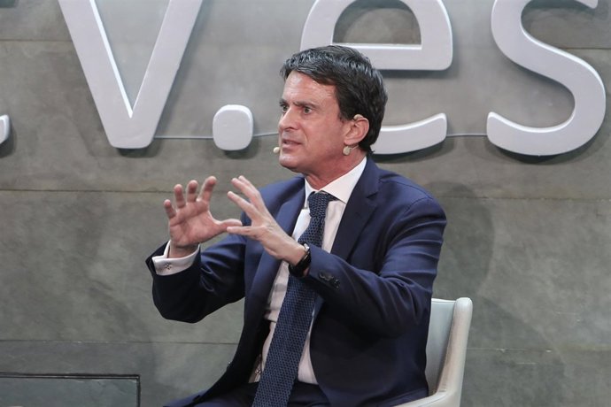 El candidato a la Alcaldía de Barcelona, Manuel Valls, interviene en Madrid en u