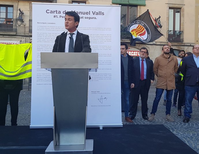 Manuel Valls intervé en un acte al barri del Raval a Barcelona