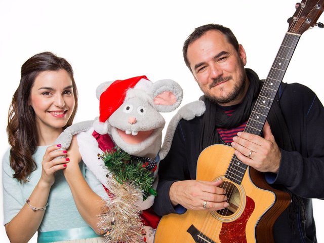 Ismael Serrano y su pareja Jimena Ruiz Echazú en 'Canciones de Navidad'