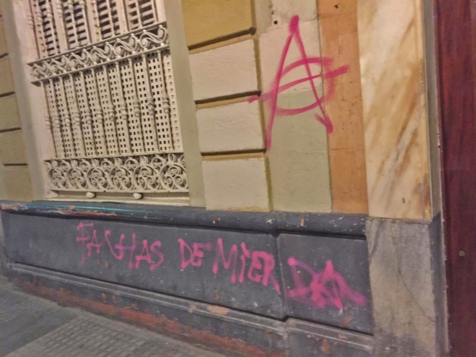 Pintadas en la sede del PP provincial