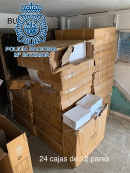 Cajas de zapatillas deportivas falsificadas intervenidas por la Policía