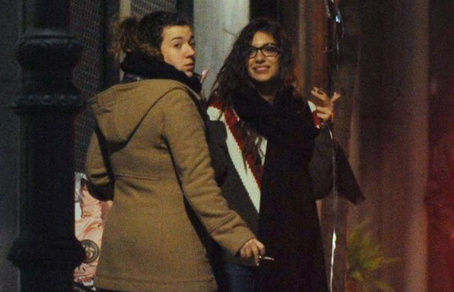 ANA GUERRA CON UNA AMIGA