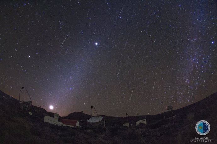 Meteoros gemínidas sobre los telescopios MAGIC