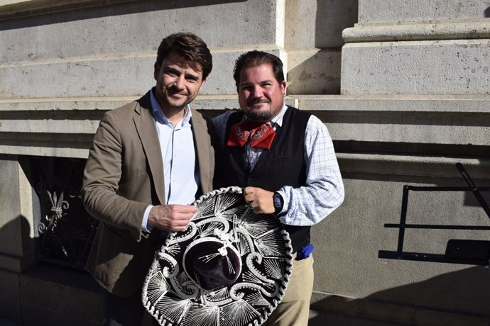 Beltrán Pérez promete una ordenanza que proteja a los artistas de calle