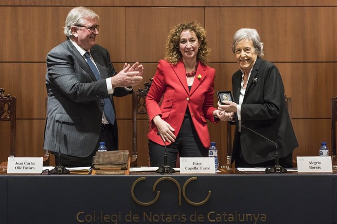 Els notaris catalans distingeixen la jurista Alegría Borrás