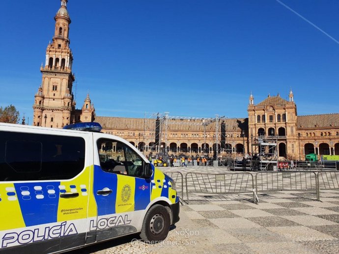 Dispositivo de seguridad en Plaza de España por el concierto de Manuel Carrasco