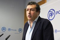 PP critica el "papelón" de Revilla al mantener a Real como consejera