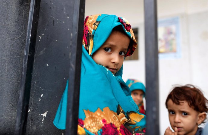 Niños yemeníes en Saná desplazados por la ofensiva sobre Hodeida