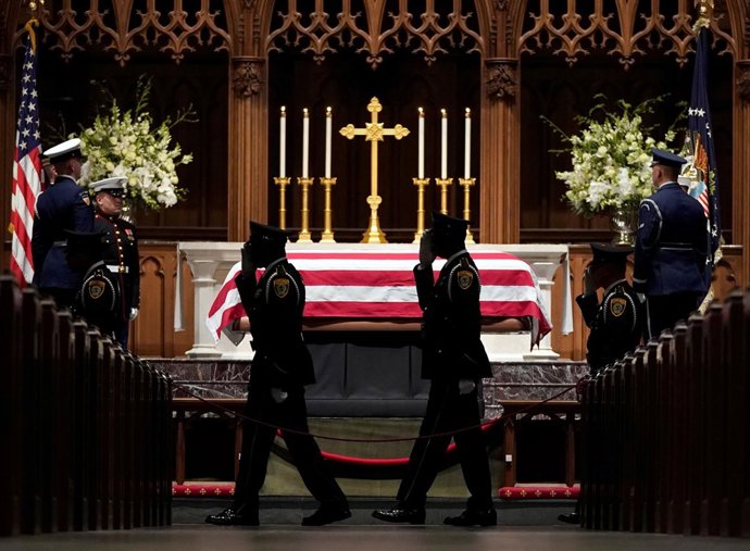 Los restos de Bush padre llegan a Houston.