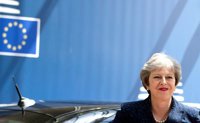 May advierte de que hay tres opciones: su acuerdo, salir de la UE sin acuerdo o que "no haya Brexit"