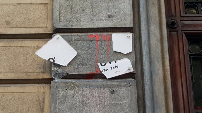 Placa de la seu d'Òmniun a Barcelona