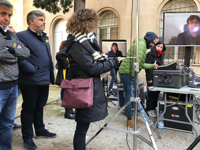 L'expresident de la Generalitat Carles Puigdemont en una videoconferència